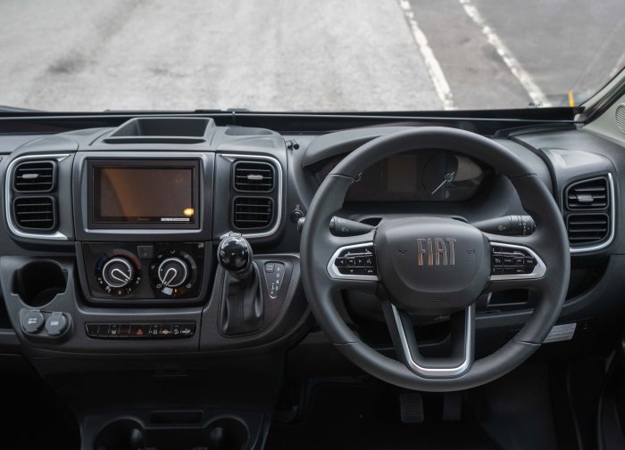 686f_interior-1.jpg