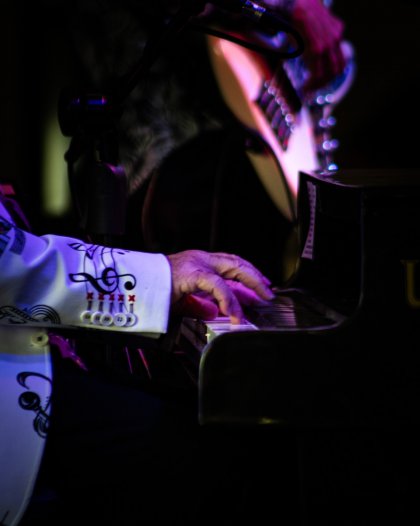 Ultimate_Elton-7.jpg
