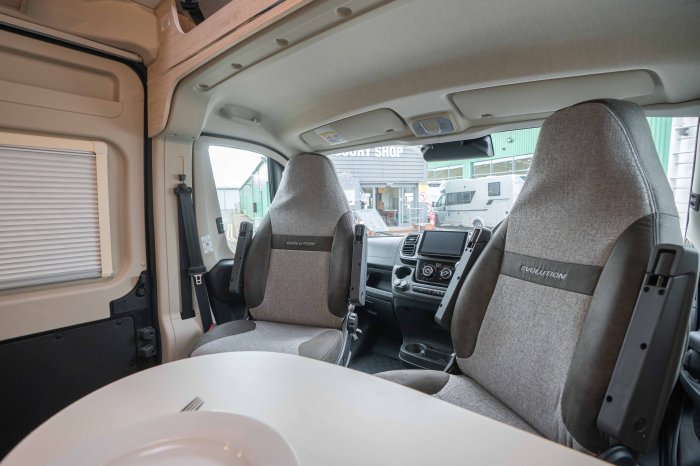 cv80_interior-3_2.jpg