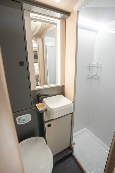 f70_blk-22.jpg