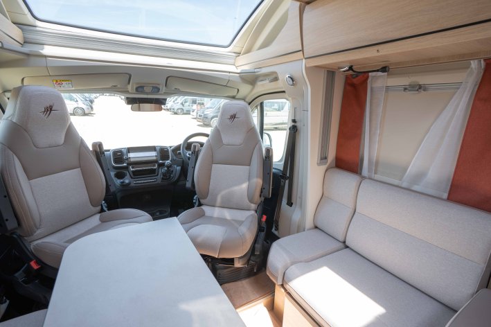 manual_cab_696f-3.jpg