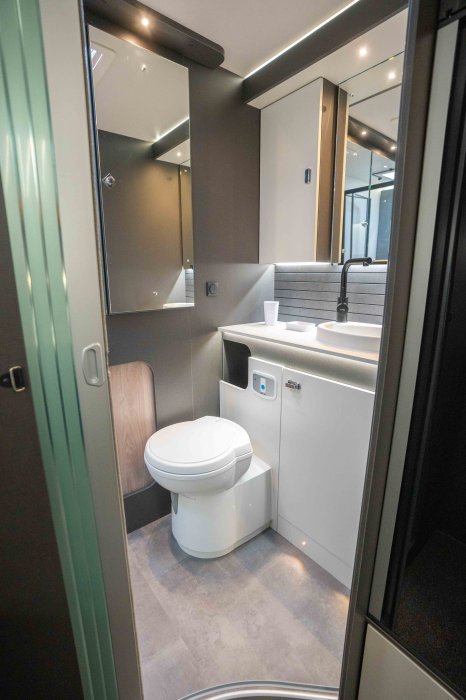 trekker_540_interior-12_4.jpg