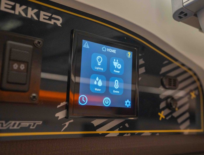 trekker_540_interior-7_4.jpg