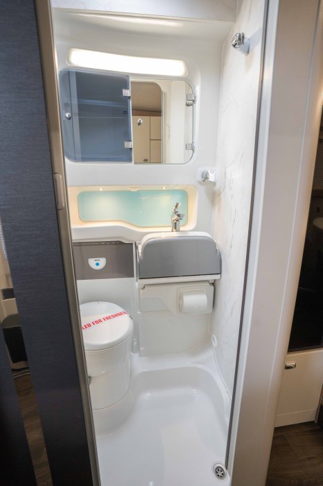 voyager_494-21_9.jpg