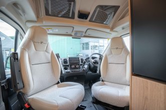 v_line_610_interior_dressed_up-3_1.jpg