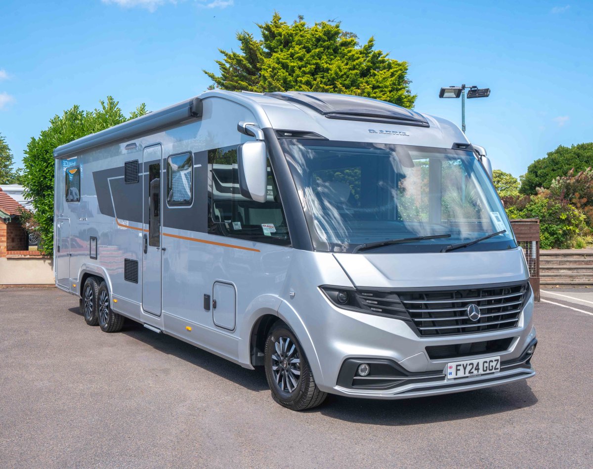 Adria Supersonic 890 LC 170BHP Auto - Exterior - Front